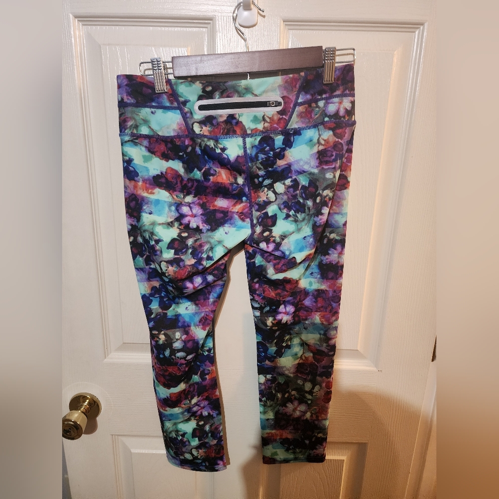 Athleta Multicolor Capri Leggings - Picture 3 of 4